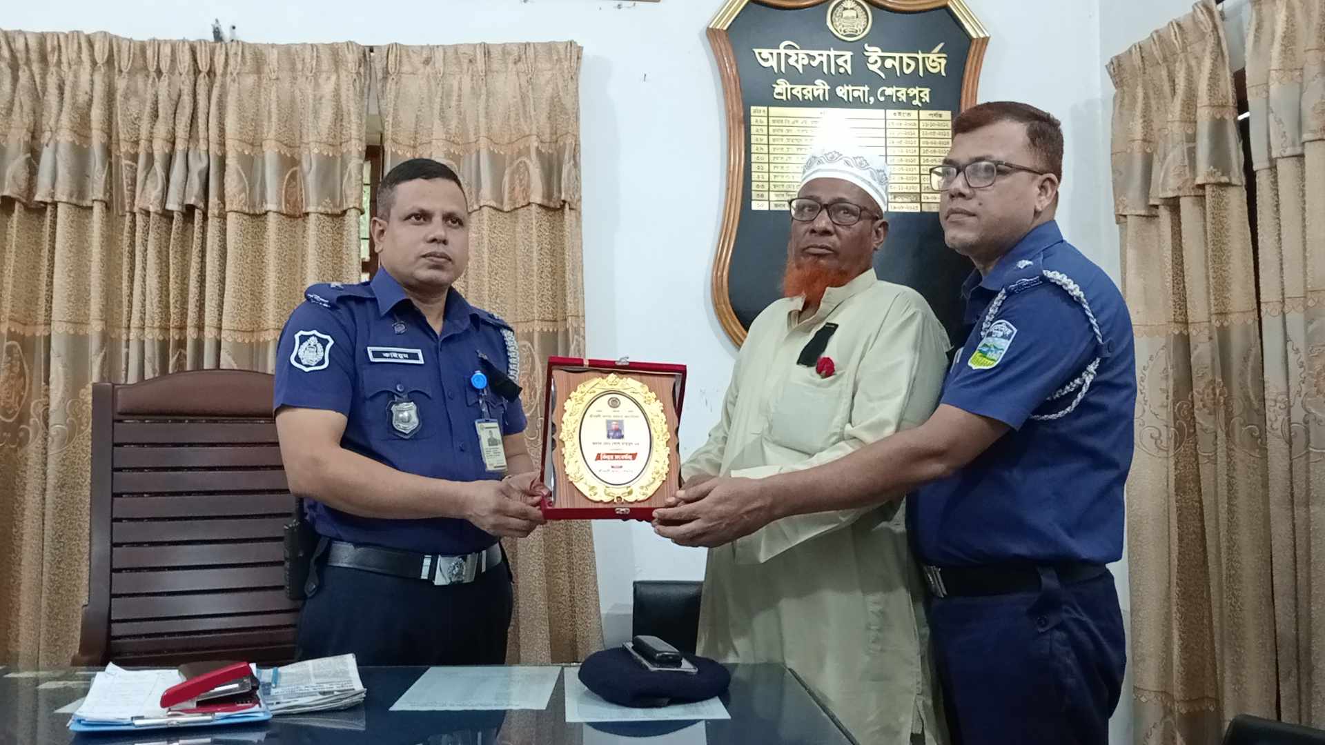 শ্রীবরদী থানায় কনস্টেবল খোশ মাহমুদকে আনুষ্ঠানিক ভাবে কর্মস্থল থেকে বিদায়ী সংবর্ধনা প্রদান 