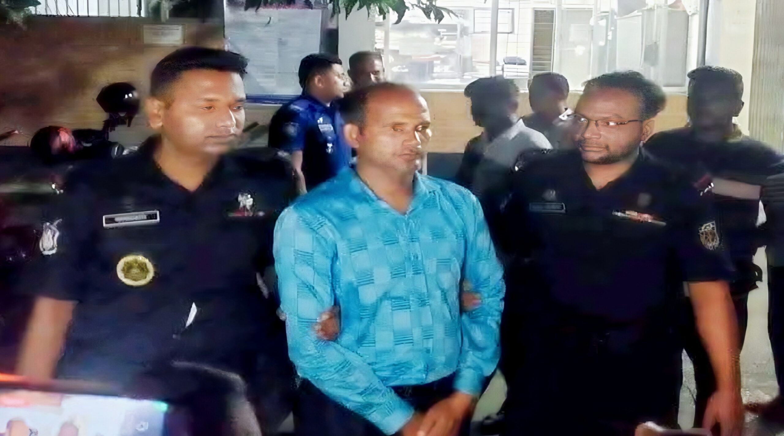 ট্রাক আটকে চাঁদা দাবি, এনসিপি নেতা গ্রেপ্তার