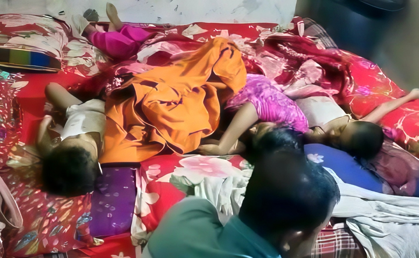ময়মনসিংহের ভালুকায় দুই শিশু সন্তানসহ মাকে গলা কেটে হত্যা